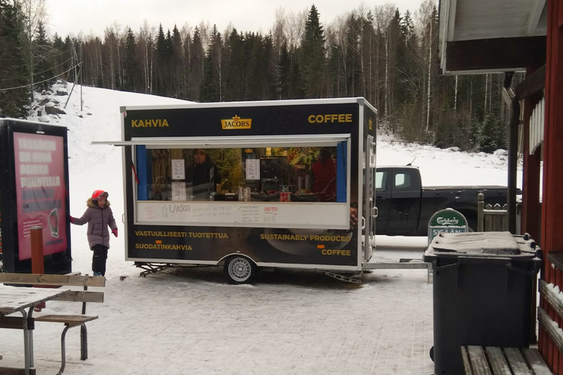 Jacobs Cafitesse kahvin suurtuotantoasemalla joustavuutta terassitarjoiluun